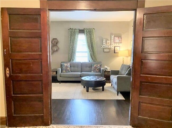 Building Photo - Charming 3-Bedroom Home on Terre Haute’s E...