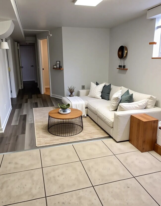 Sala de estar con muebles de IA - 4995 S Inca Dr