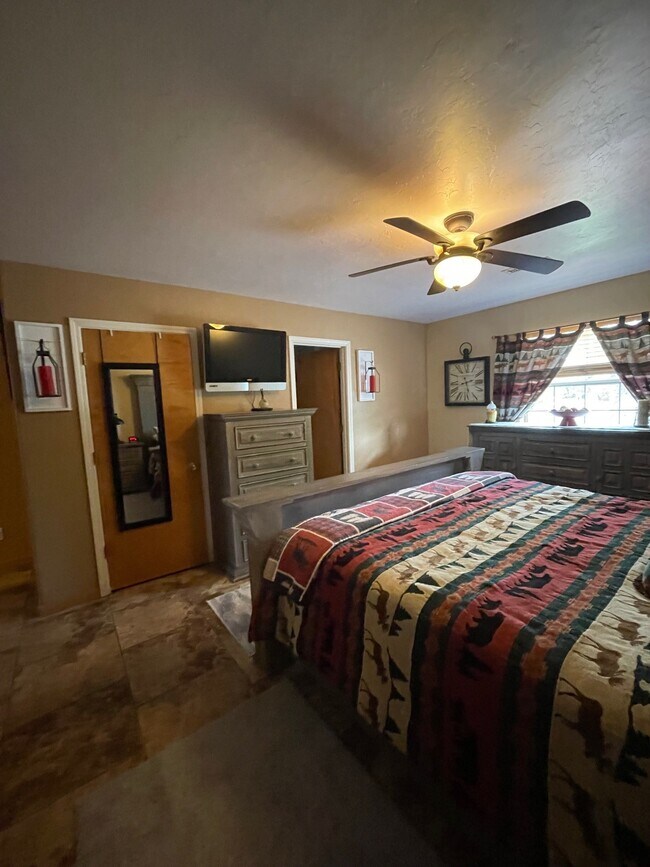 Building Photo - 4350 N Agua Fria Dr