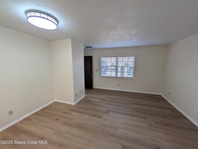 Foto del edificio - 3112-3121 Sir Hamilton Cir