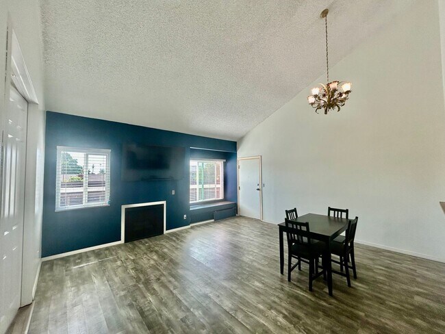 Foto del edificio - Excellent 3-Bedroom Condo! *$500 Off First Month's Rent Move In Special!*