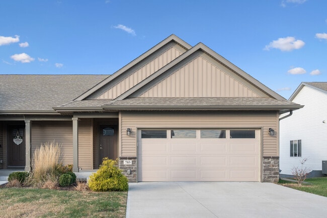 Photo - 785 River Bnd Ln House