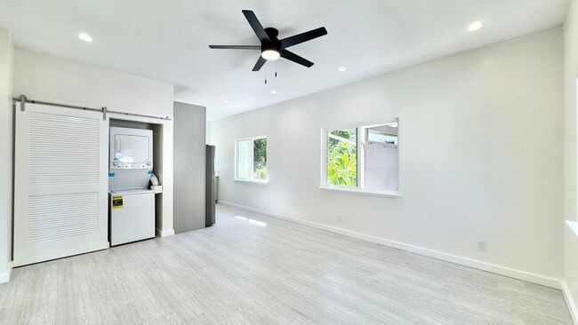 Foto del edificio - NEWLY BUILT SPACIOUS 2 BED/2 BATH/1 PRKG, ...
