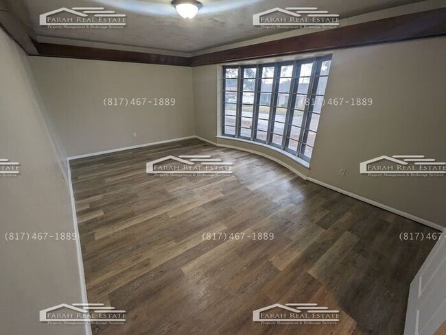 Foto del edificio - NOW AVAILABLE- 3/2 in Fort Worth, TX 76112!