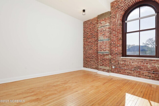 Building Photo - 179 Chelsea Ave