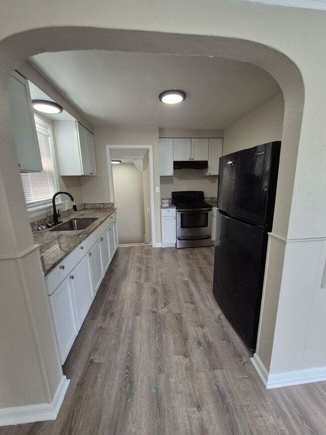 Building Photo - Freshly Renovated 3-Bedroom Home – Quality Living for All!