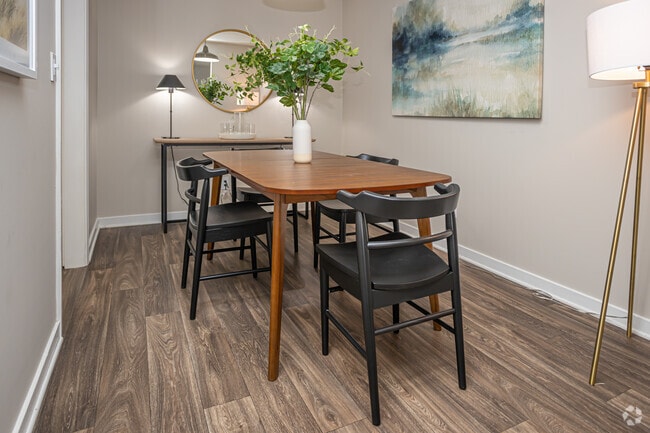 2BR, 2BA - 1,050SF - The Henry