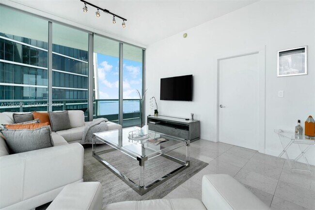 Foto del edificio - 900 Biscayne Blvd