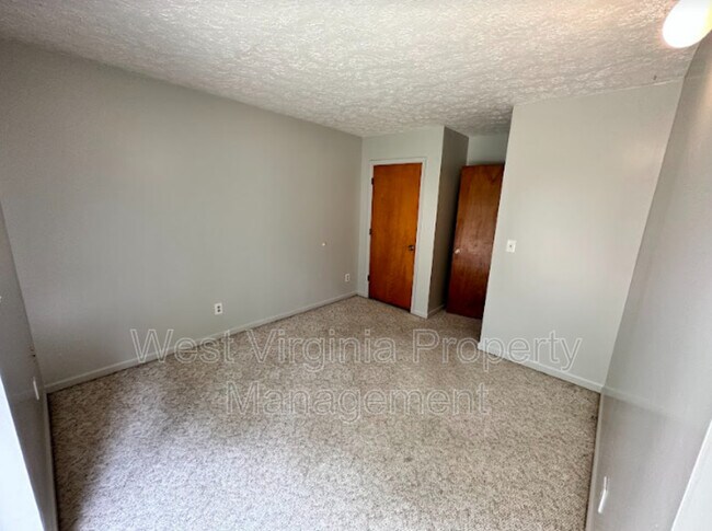 Building Photo - 184 Wyndale Dr