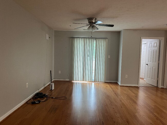 Foto del edificio - 3704 Excalibur Ct