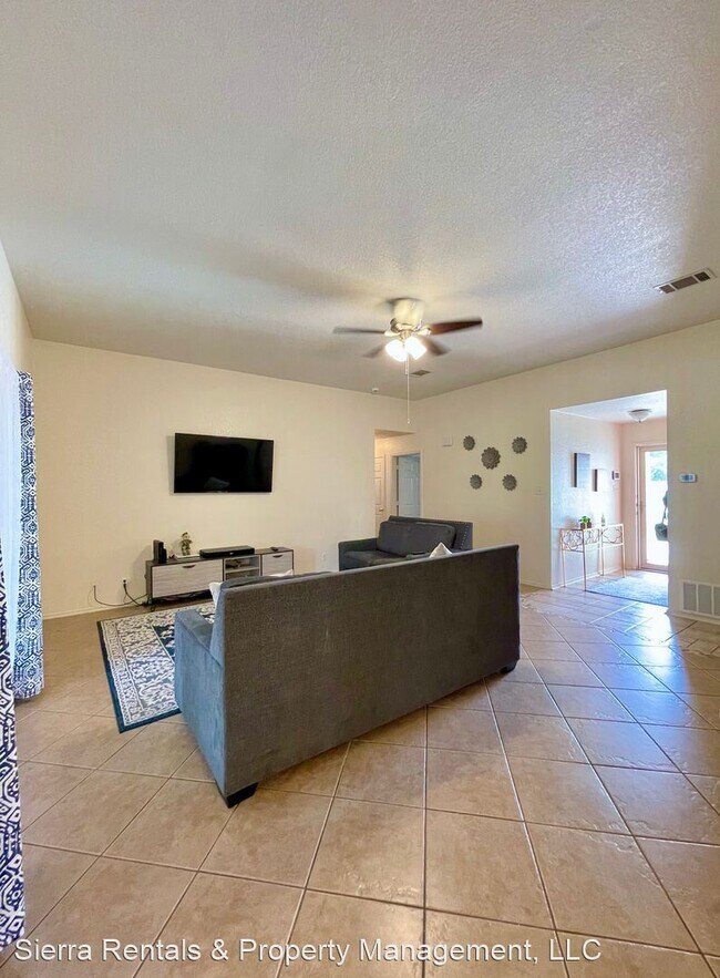 Building Photo - 3 br, 2 bath House - 3107 Woodrow Dr.