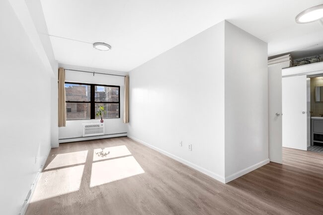 Building Photo - 198 Bowery