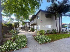 Building Photo - 230 E Hullett St