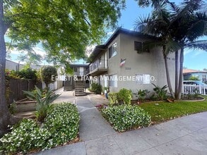 Building Photo - 230 E Hullett St