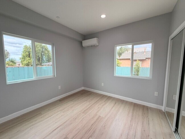 Building Photo - 5256-5260 Groveland Drive