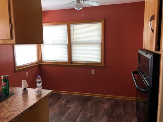 dining area - 4075 N 85th St