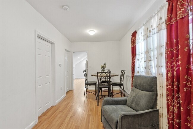 Foto del edificio - 42 Perry Ave