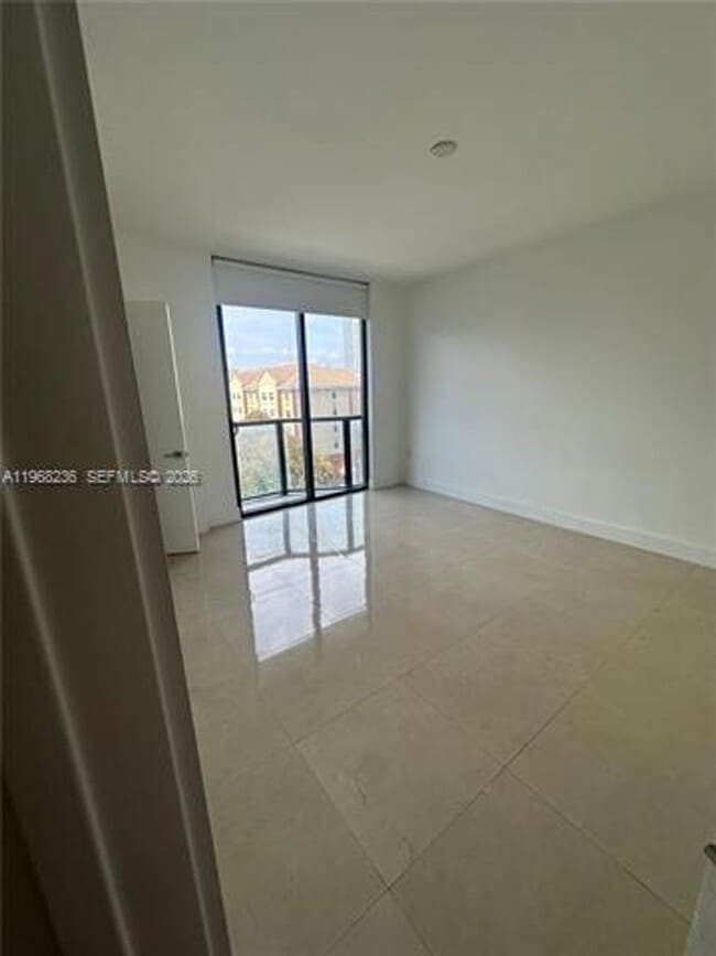 Building Photo - 201 SW 17th Rd