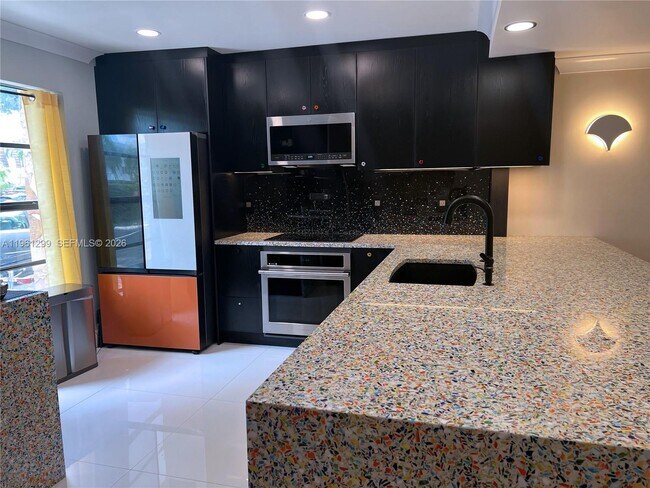 Foto del edificio - 3756 NE 167th St