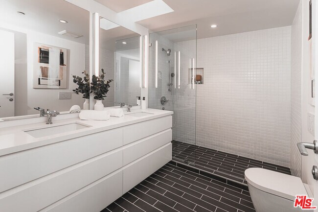 Foto del edificio - 854 Westmount Dr