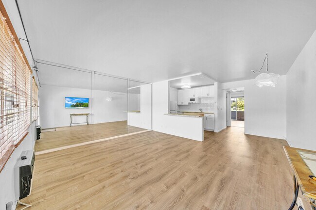 Foto del edificio - 127 Westbury E