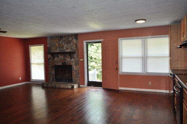 Foto del edificio - For Rent - 3 bedroom Close to Ft Bragg