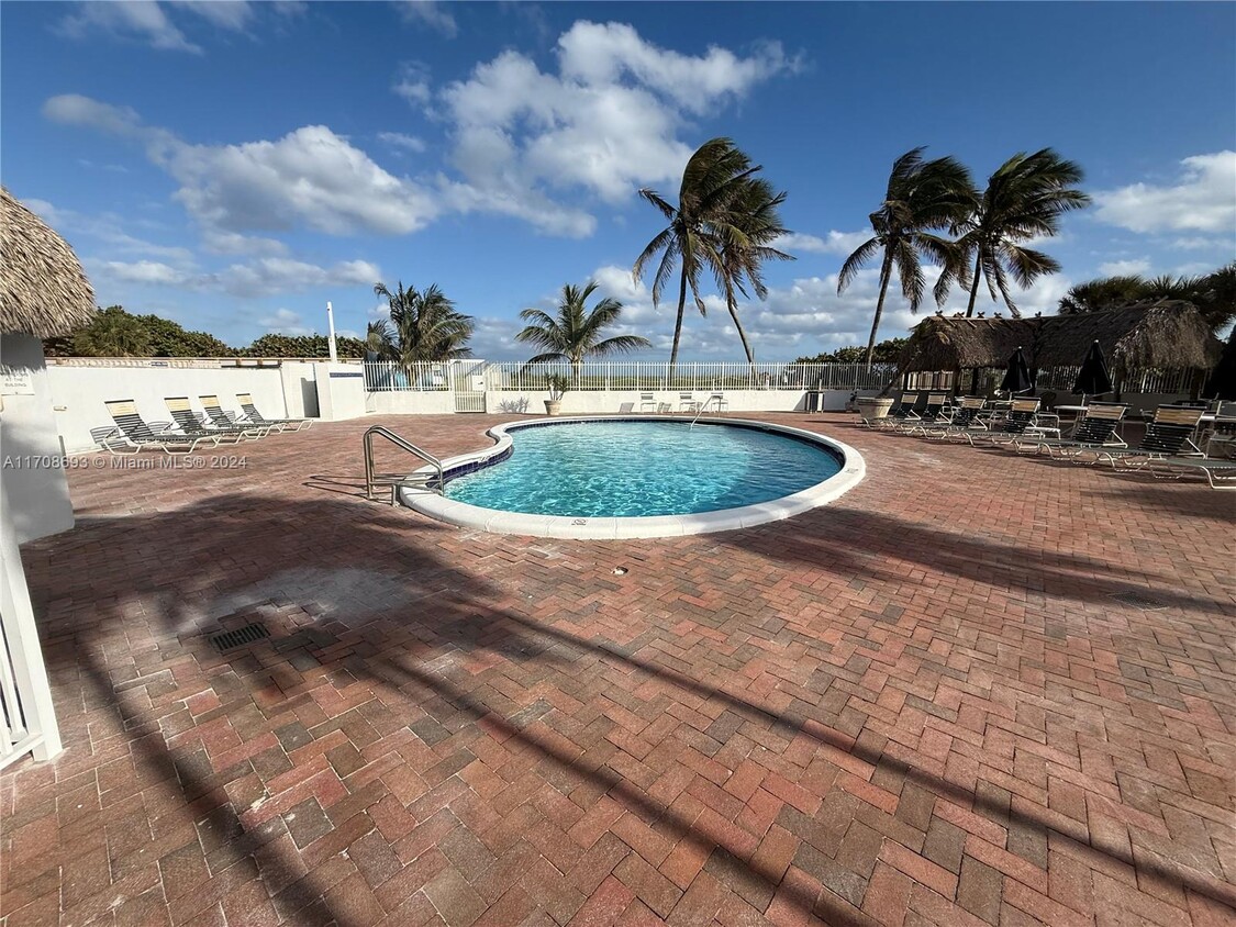 Foto principal - 5313 Collins Ave