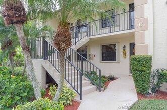 Building Photo - 901 Pinecrest Cir