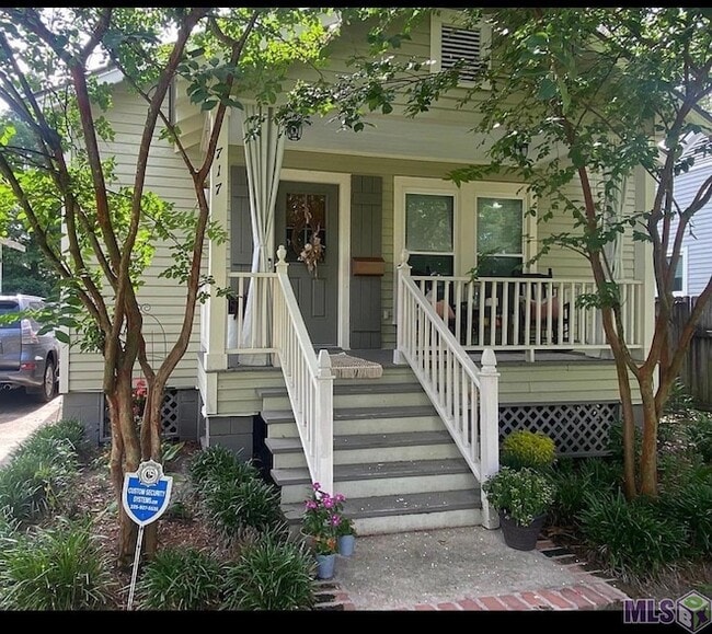 Photo - 717 Acadia St House