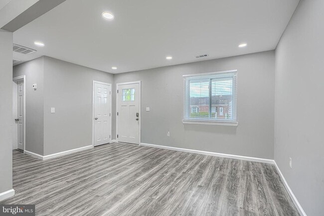Building Photo - 4722 Raspe Ave