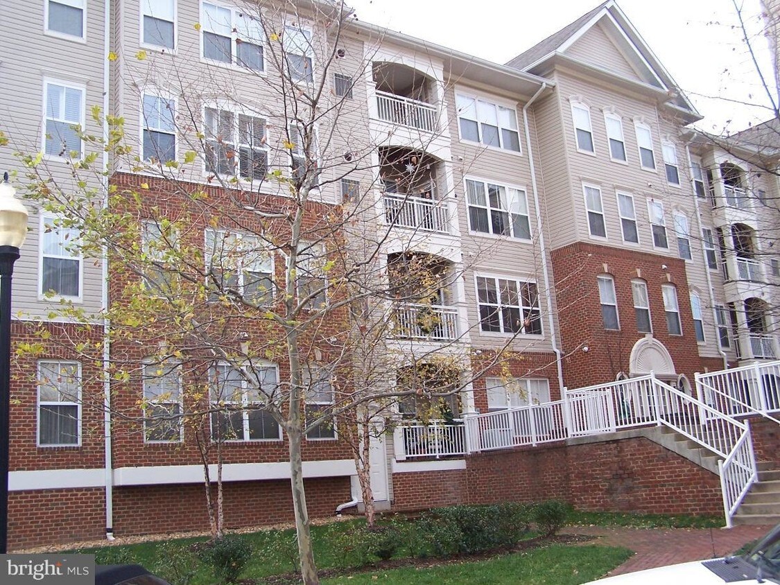 5108 Donovan Dr Unit 101, Alexandria, VA 22304 Condo for Rent in