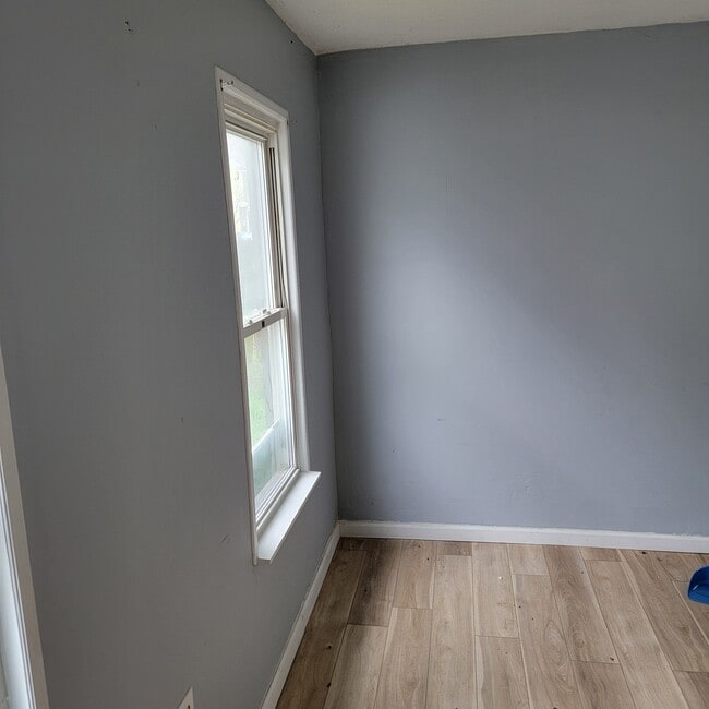 Photo - 210 Graves St House