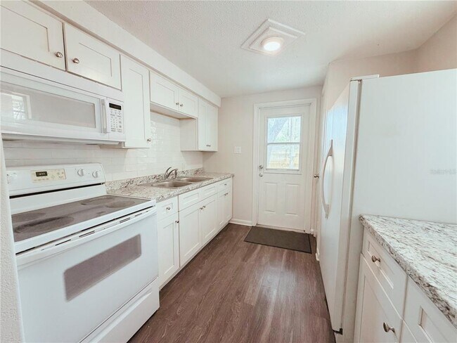 Foto del edificio - 5305 Oakwood Ct