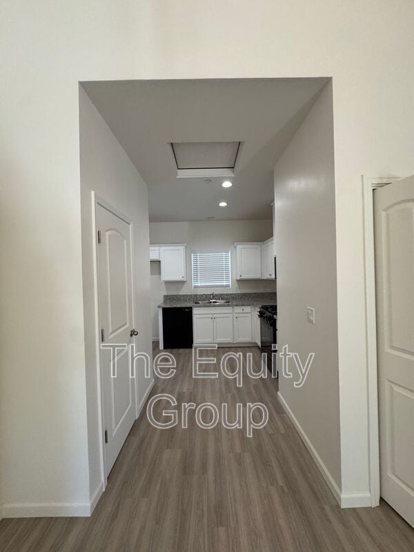 Building Photo - 4112 E Kaweah Ave
