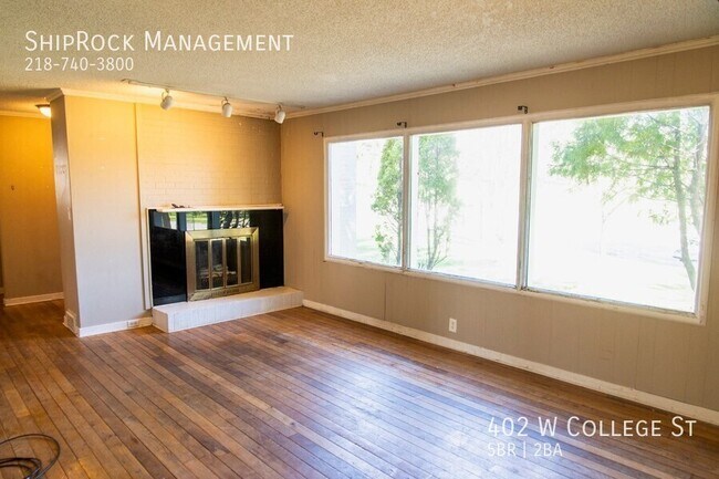 Building Photo - 402 W College St