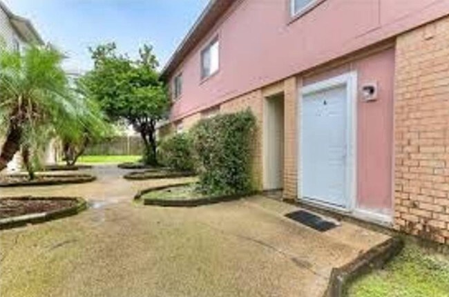 Apt A - 811 Vouray Dr