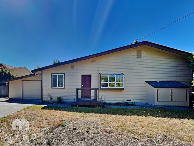 Building Photo - 572 Orcas Ave NE