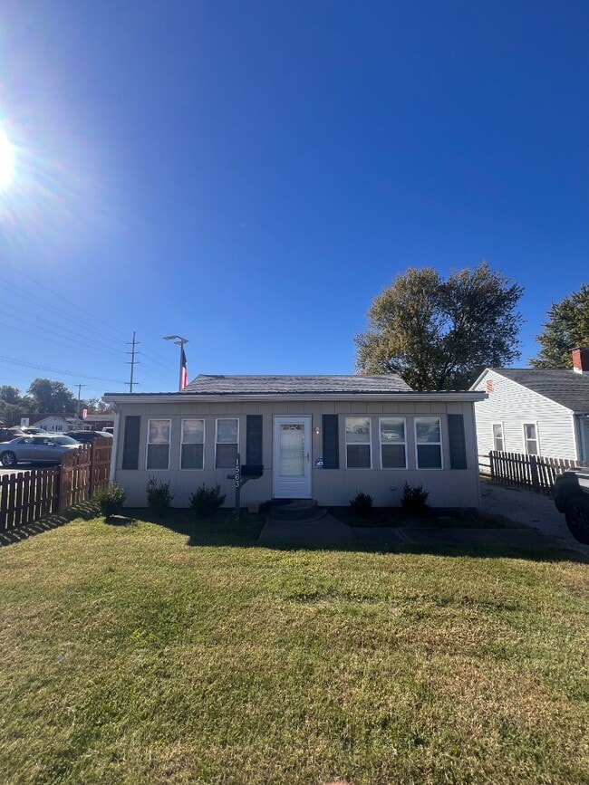 Building Photo - 1563 Vann Ave
