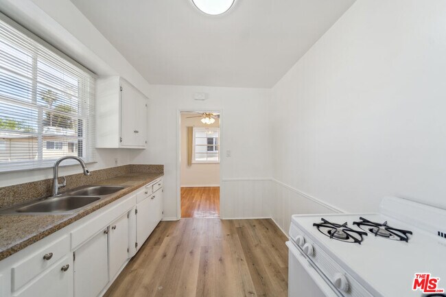 Foto del edificio - 5329 Vantage Ave