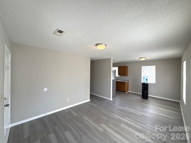 Building Photo - 333 E Todd Ln