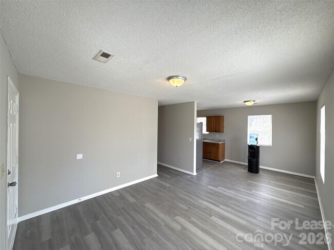 Foto del edificio - 333 E Todd Ln