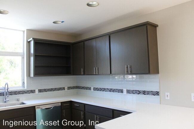 Building Photo - 14224 Riverside Dr