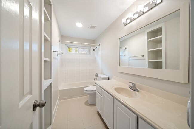 Foto del edificio - 1318 Ragsdale Ln