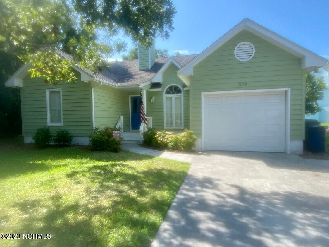 209 Sandfiddler E, Emerald Isle, NC 28594 House Rental in Emerald