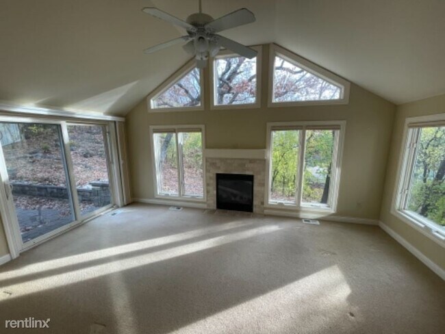 Foto del edificio - 6 br, 4 bath House - 5705 Parkwood Ln