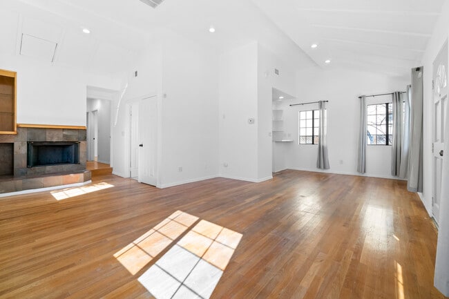 Foto del edificio - 8643 Clifton Way