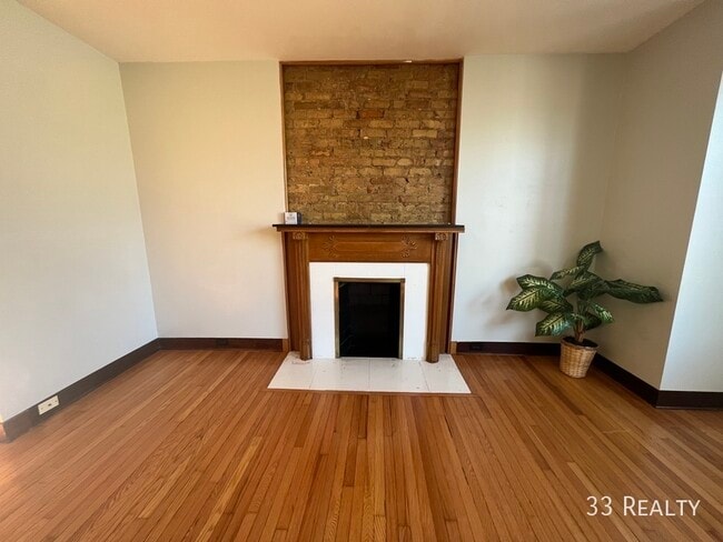 Building Photo - 919 Pleasant St