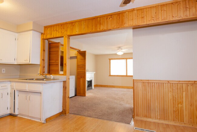 Foto del edificio - 952 88th Ln NW