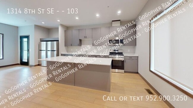 Building Photo - 6 Bedroom Dinkytown Townhome Available 9/1!
