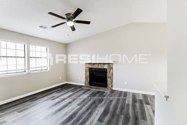 Foto del edificio - "Welcome Home! Get 1/2 month FREE RENT whe...